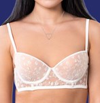 Voor het ondergaan van een borstvergrotingsoperatie met implantaten van 280cc XP bij Wellness Kliniek